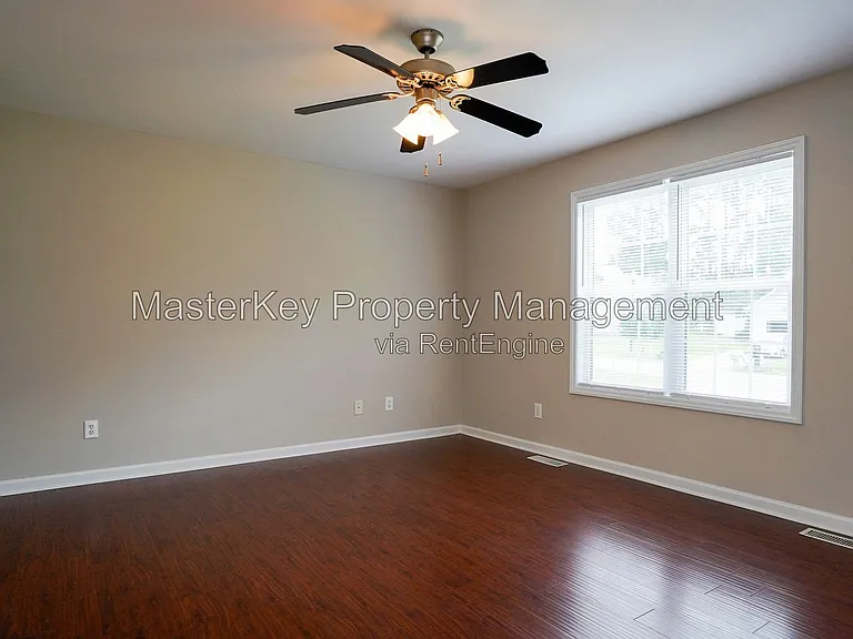 1008 Knighthood Ln — Photo 11
