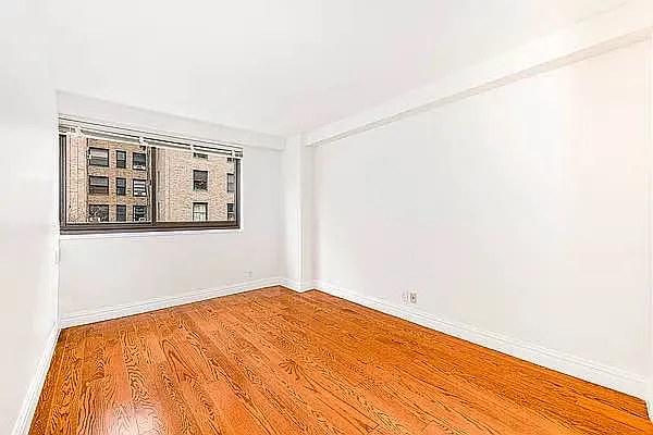 Rented by REAL New York | media 23