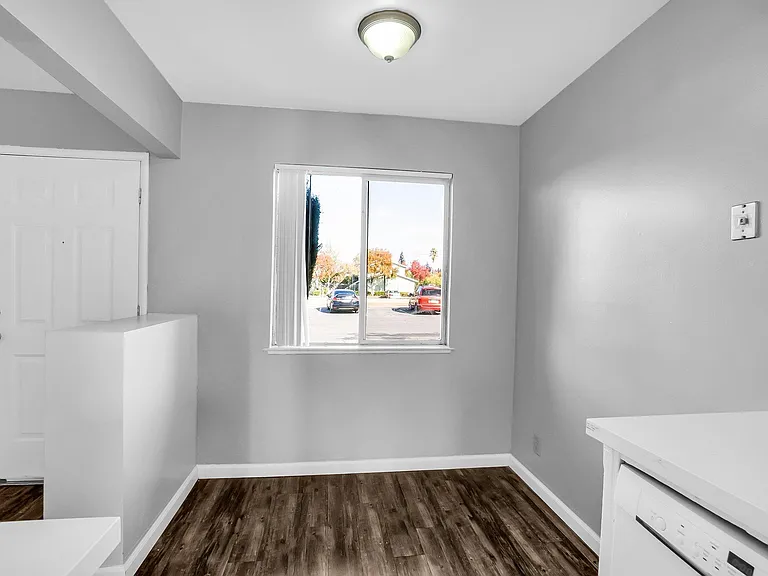 Ethan Apartments — Photo 14