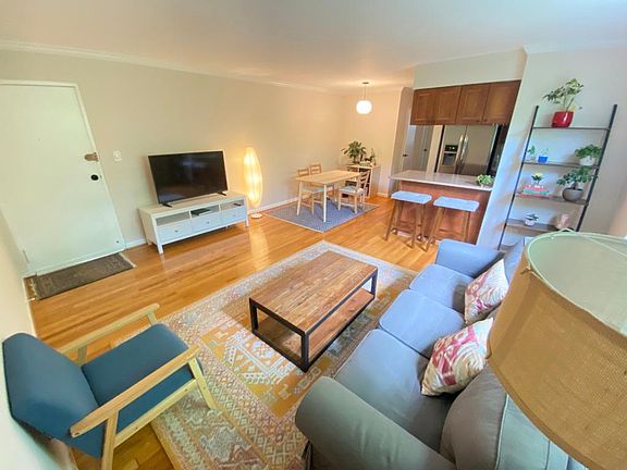 3rd image of 2030 N Vermont St APT 302