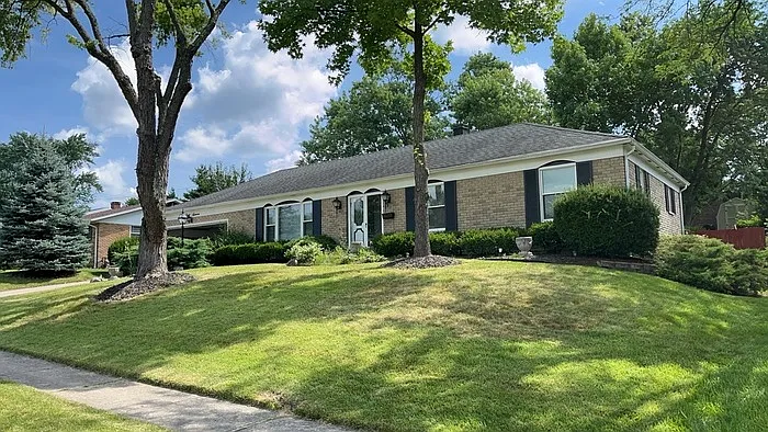3 bed, 2.0 bath, 1588 sqft, $2,000 — Photo 2