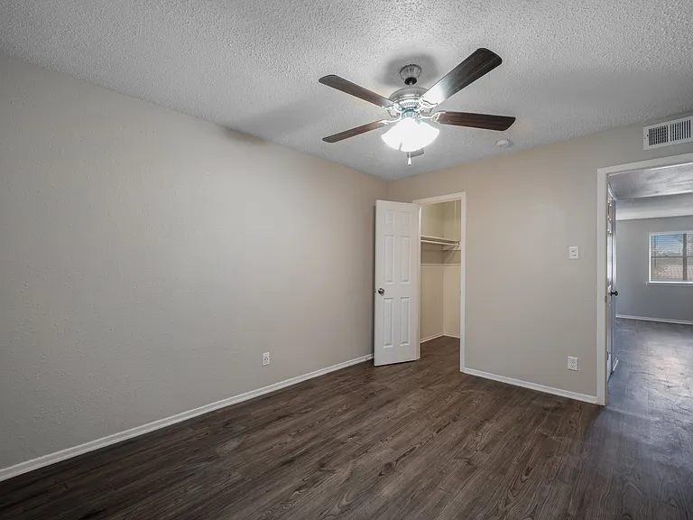 607 Parsons St — Photo 3