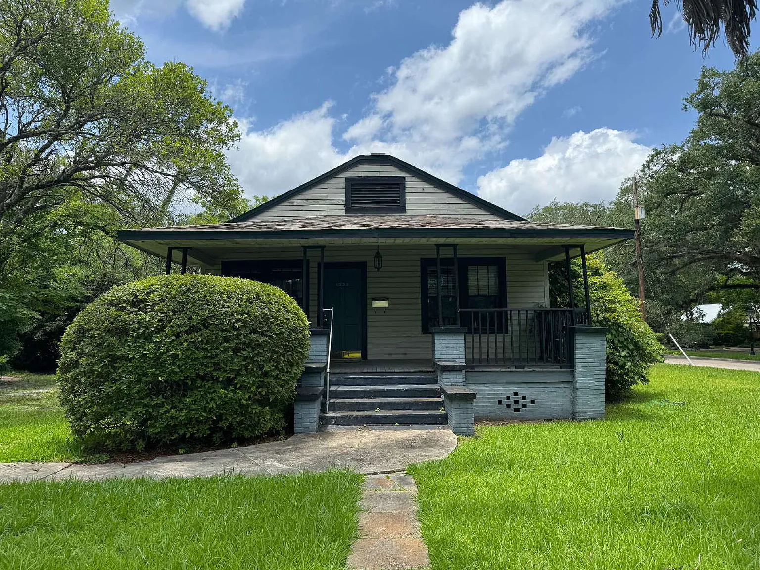 2 bed, 1.0 bath, 1032 sqft, $1,450 — Photo 1