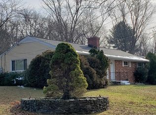 908 Ballou St, Herndon, VA 20170