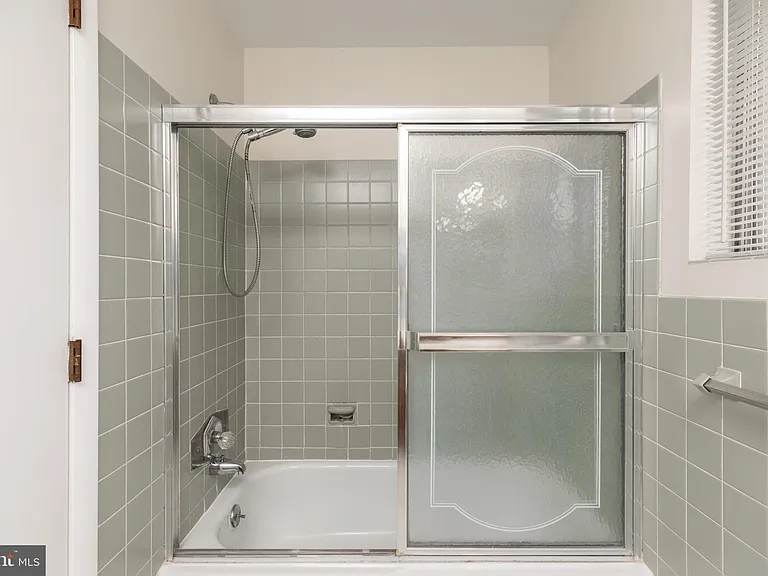 410 Woodlawn Ave — Photo 27