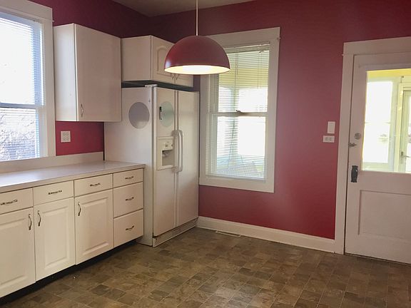 Kitchen  (12' x 14')