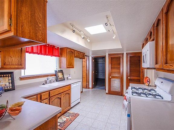 3rd image of 6444 Amposta Dr