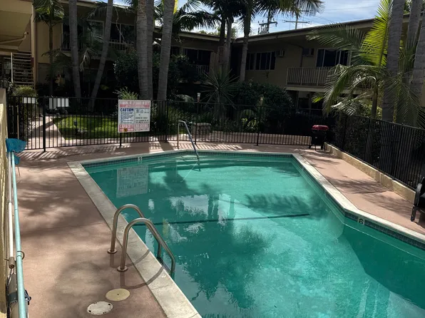 1280 S Barrington Ave APT 10, Los Angeles, CA 90025