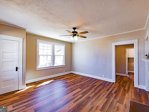 3rd image of 516 W Goodrich Ave