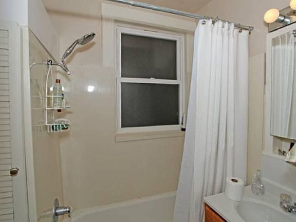 5th image of 2401 Sacramento St APT 2