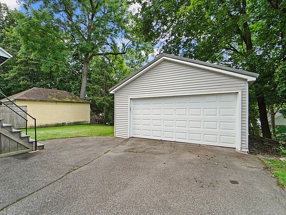 4th image of 85 Schubert St