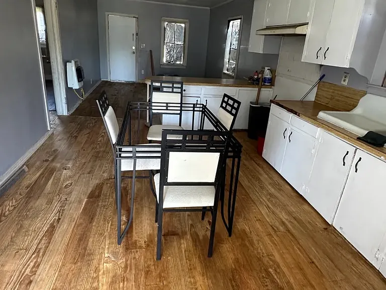 601 Surrey St — Photo 1
