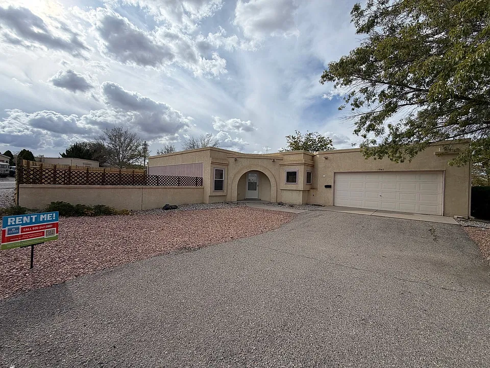 1941 Lee Loop NE