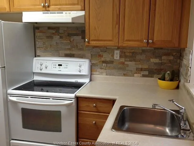 1819 Byng Rd — Photo 9