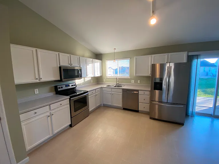 301 Double Creek Dr — Photo 5