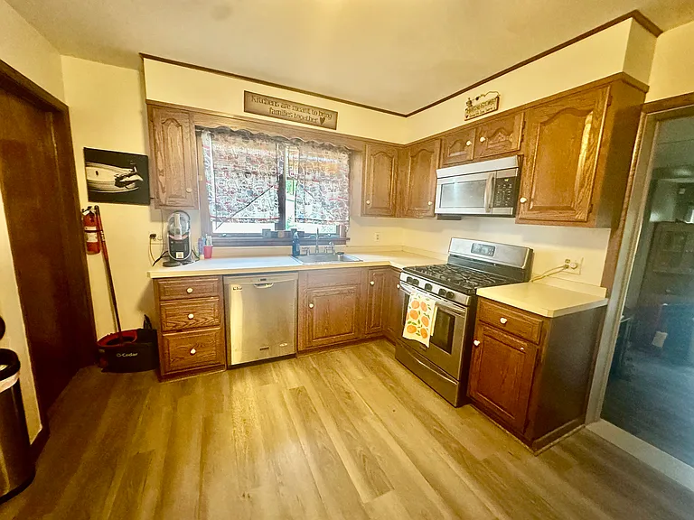 8 Eldridge Ave — Photo 4