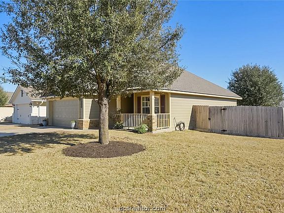 2nd image of 2725 Silver Oak Dr