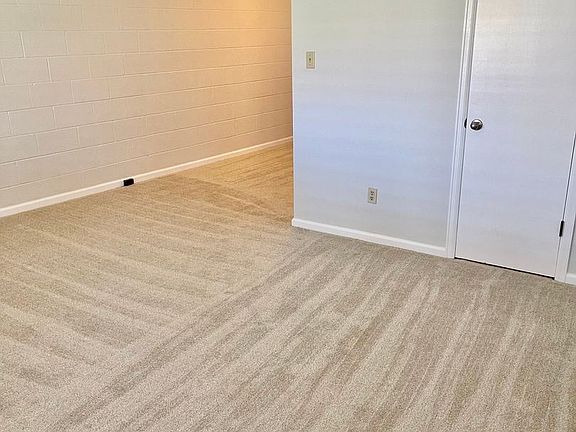 5th image of 1089 Lee St