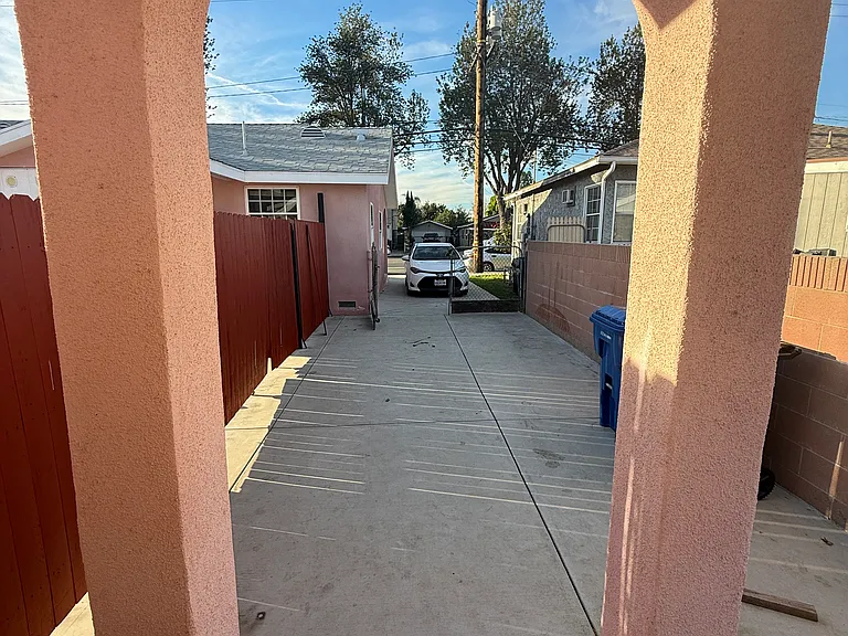 Paved (private) front yard