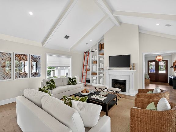 5th image of 221 Palm Island Ln