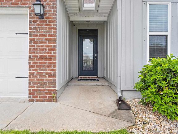 4th image of 9385 Pebble Stone Dr