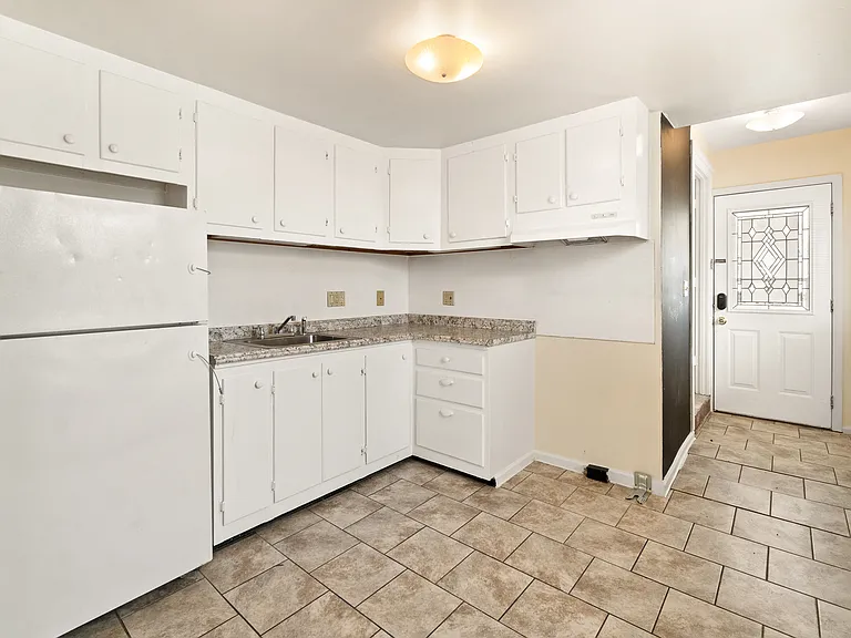 22 W Baltimore St — Photo 13