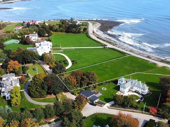 17 Willow Avenue, North Hampton, NH 03862