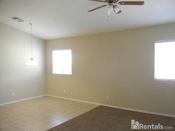 4th image of 2844 N Taylor Ln