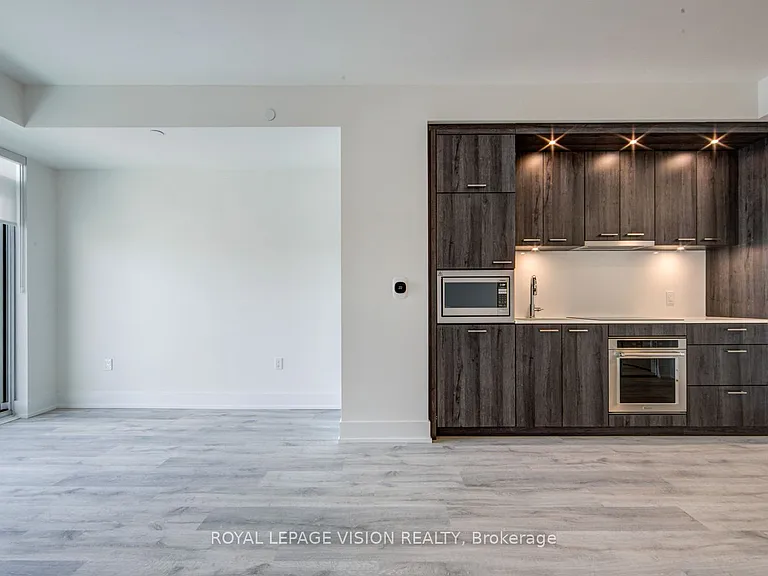 858 Dupont St #526 — Photo 13
