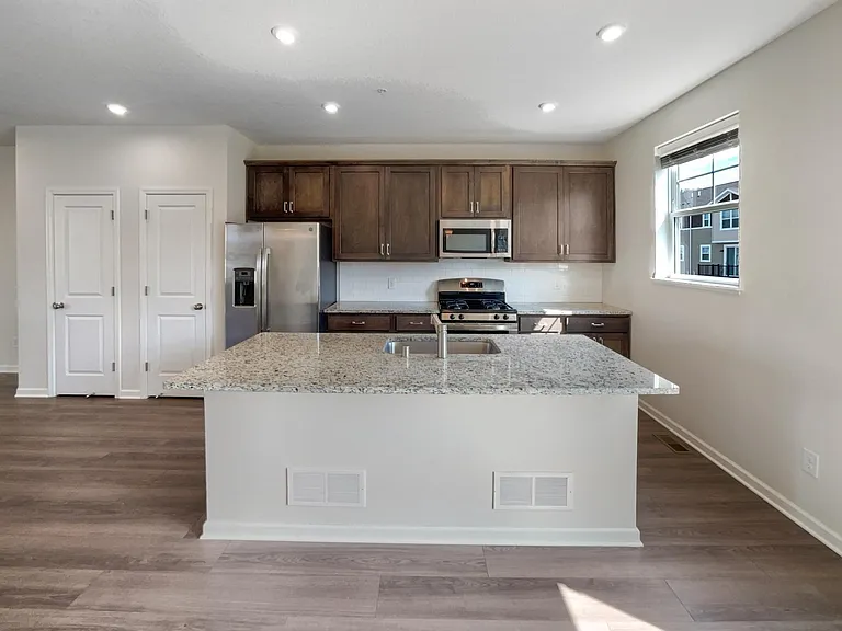 6964 Huckleberry Dr — Photo 2