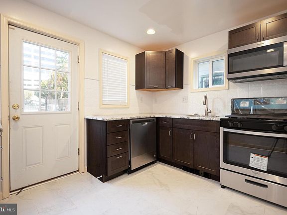 4th image of 707 W 10th St