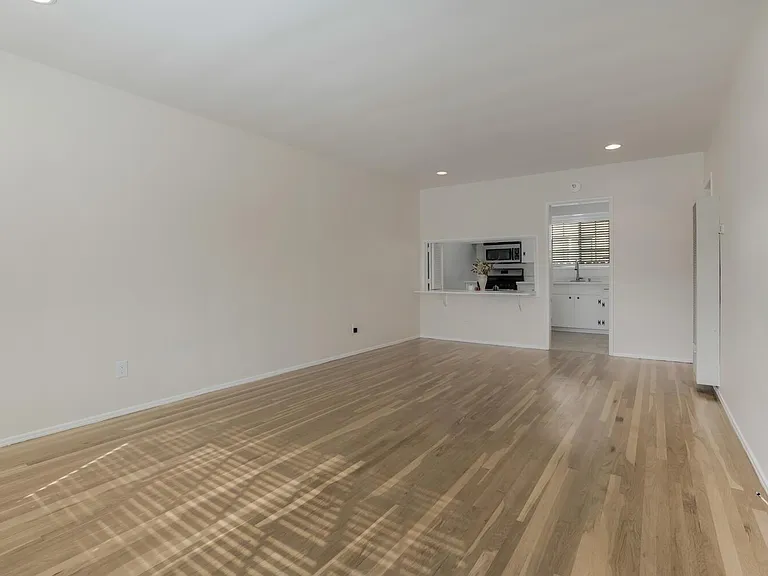 5534 1/2 Kester Ave #5534-1/2 — Photo 4