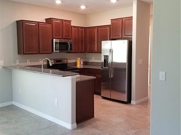 3rd image of 9744 Pembrooke Pines Dr