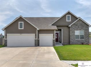 4219 Heartland Dr, Papillion, NE 68123