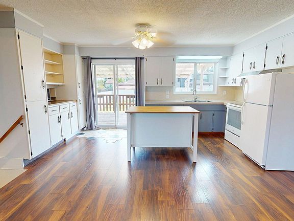 3rd image of 10661 152nd St NW