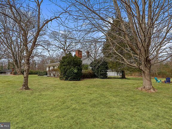 3rd image of 45610 Camelot Ct