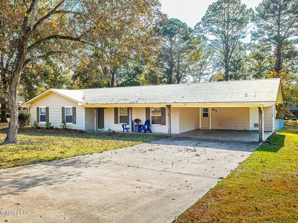 1336 Sunset Dr, Canton, MS 39046