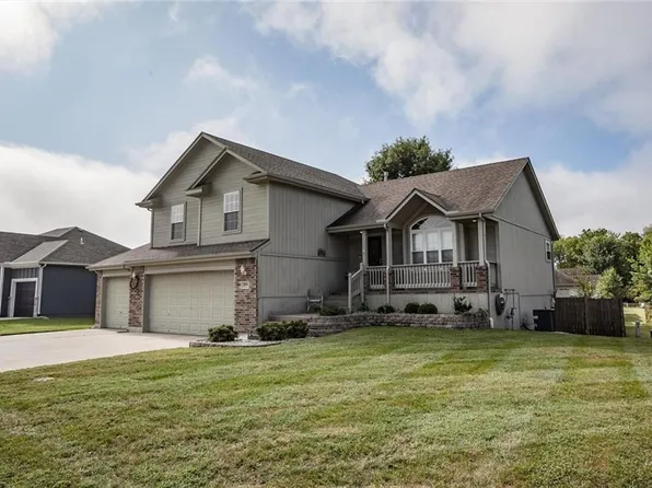 1804 Winchester Dr, Pleasant Hill, MO 64080