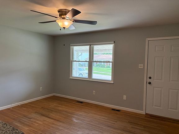 3rd image of 2339 Wesglen Estates Dr