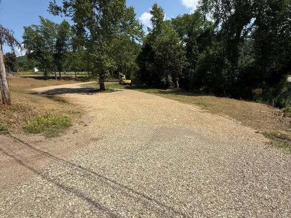 4 Scott Run Rd #1, Warren, PA 16365