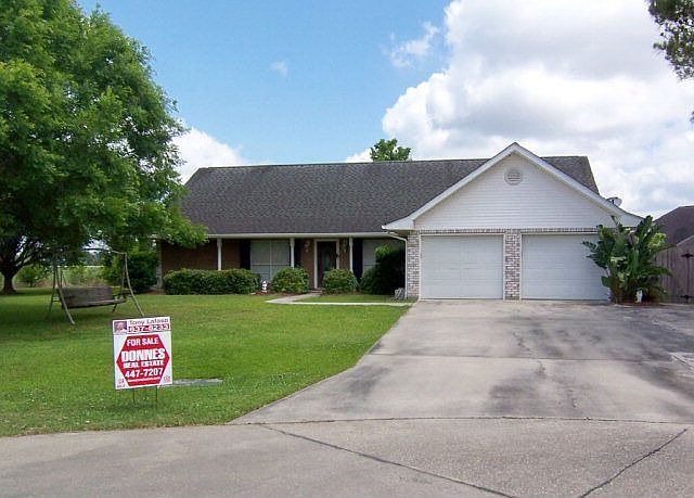 1st image of 2 Winn Cir