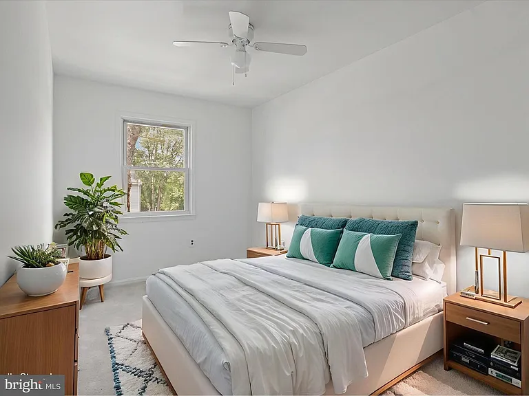 This is a Virtual pic showing the bedroom IF relevant furniture put in.
