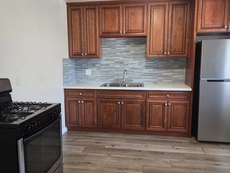 1081 Mira Mar Ave #10 — Photo 2