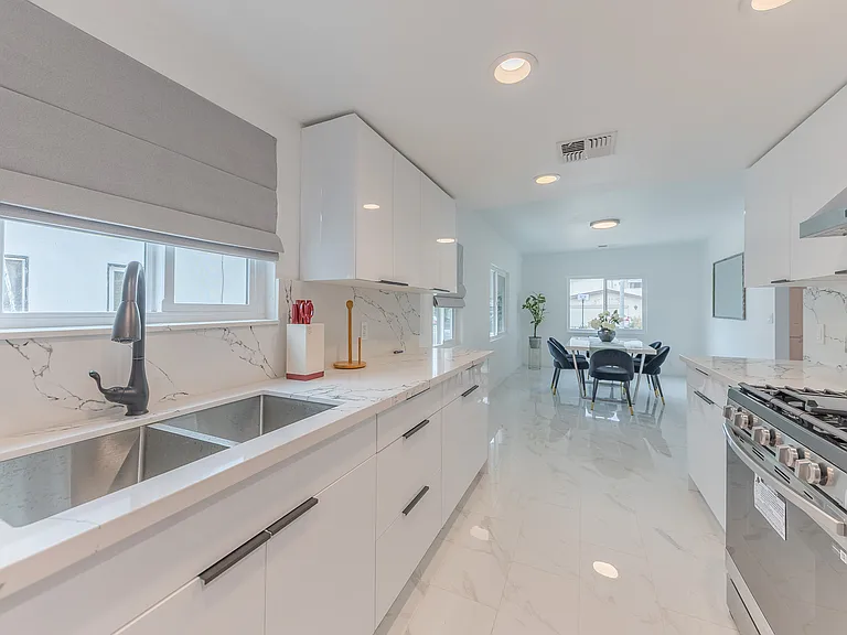 2522 Armacost Ave — Photo 15