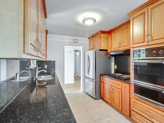 4th image of 1281 Glen Haven Dr