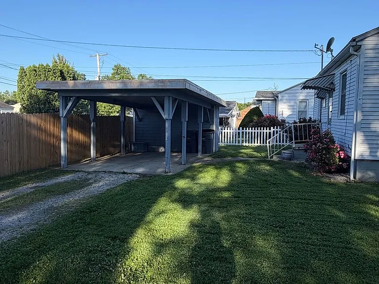 3200 Edgewood Dr — Photo 12