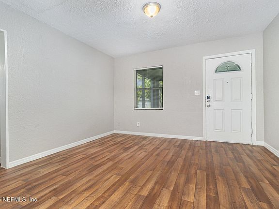 5th image of 1233 DENAUD Street