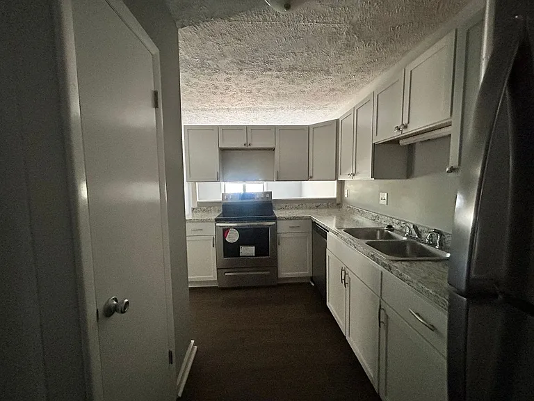 6466 Kelmscot Ct — Photo 9
