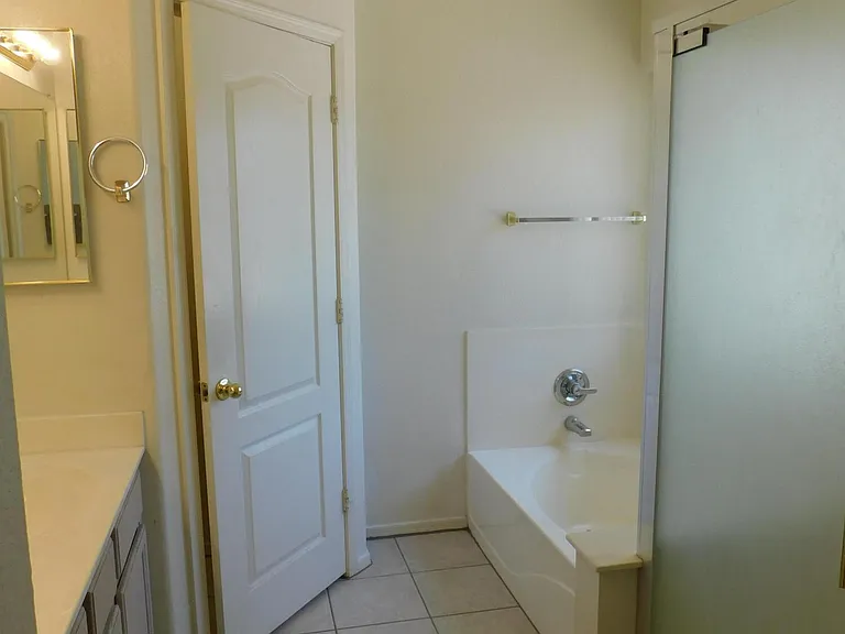 2430 E Fairview St — Photo 10
