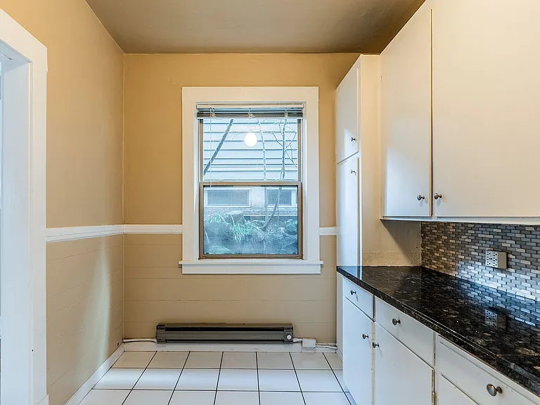 Carlyle Apartments — Photo 16